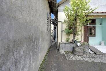 酒店 Spot On 91883 Kost 2 Putra Syariah