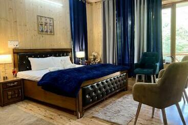 Rrr Cottages And Tree House By Wb Resorts