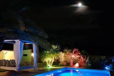 تختخواب و صبحانه Chambre Carpediem