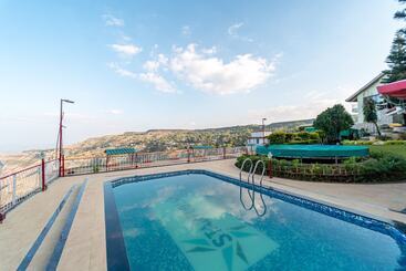 בית מלון כפרי Treebo Raval Resort With Valley View