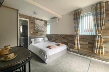 膳宿费 Cristina Modern