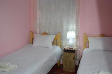 ペンション Musobek Guest House