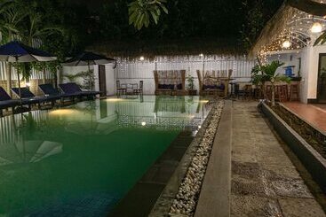 هتل Damnak Riverside Villa