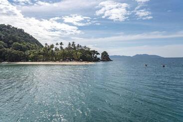 Отель Good Time Sports Village Koh Mak