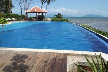 Hotel Nataya Round House Coral Bay Resort