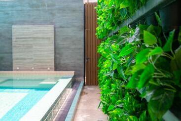 호텔 Recenta Style Phuket Town