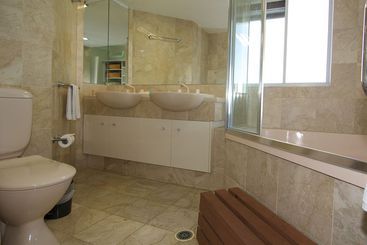 هتل Surfers Mayfair Apartments