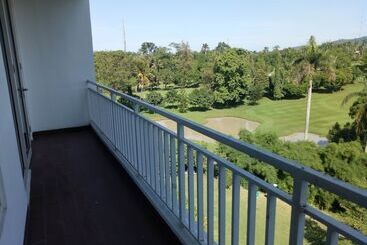 هتل The Royale Krakatau