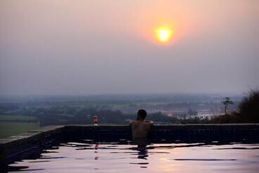 Hotel Victoria Nui Sam Lodge