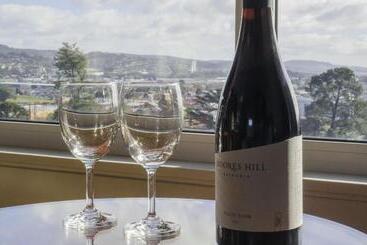 هتل Waratah On York