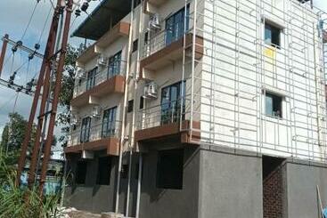 בית מלון כפרי Om Sai Residency By Wb Inn