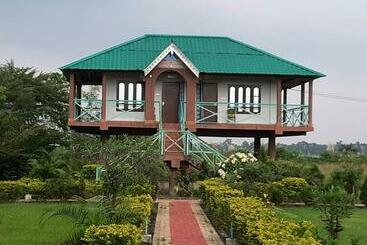 Paschim Damdim Resort By Stayapart