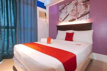 Отель Reddoorz @ Melbourne Suites Makati