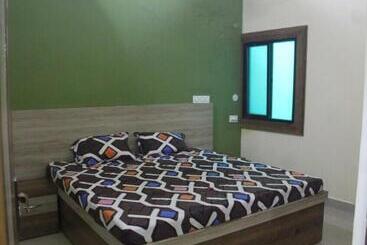 Spot On Hotel Imperial Crown