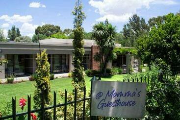 פנסיון @ Mamma S Guesthouse