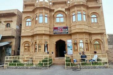 בית מלון כפרי Golden Tulip Jaisalmer
