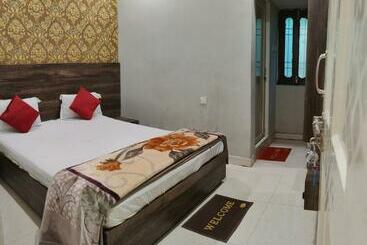 Staymaker Hotel Shanti Niketan