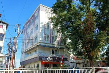 בית מלון כפרי Mottomo Inn Manado