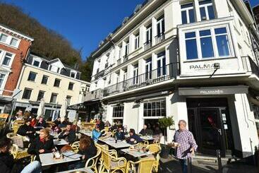 Luxury Spa Hotel   Automobile