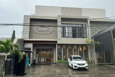 بنسيون Esma Family Guest House