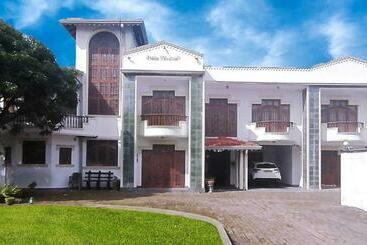 بنسيون Lords Inn