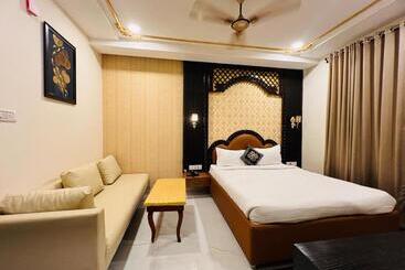 Rajwada Hotel And Resort