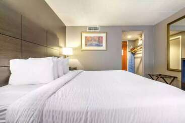 هتل آپارتمان Charming Ensuite Rooms In New Cumberland