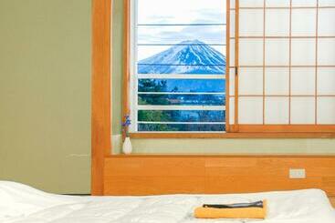 Отель 芙蓉山居煙霞ー元富士の屋旅館ー