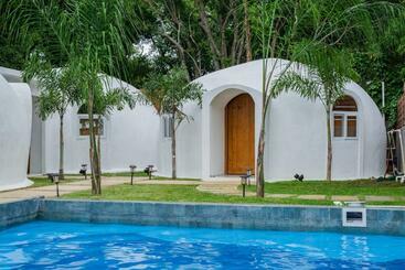 Отель Igloo Island Domes