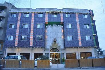 Отель Al Muhajer