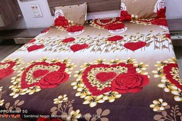 ホテル Oyo 70026 Om Sai Restaurant And Lodging