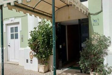 הוסטל Residencial Moderna