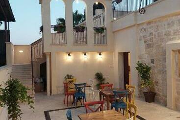 Bed and Breakfast Reeja Art Gallery