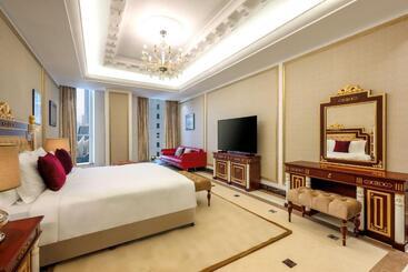 Dusit Hotel & Suites   Doha