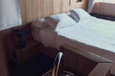 בית מלון כפרי & Café Bauda