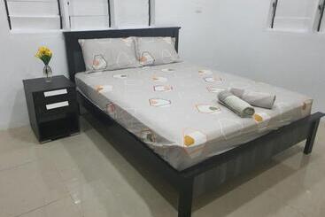 هتل Single Room With Shared Kitchen And Living Room