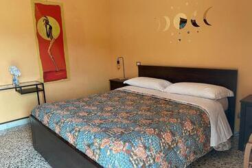 بنسيون Mezzaluna Guest House