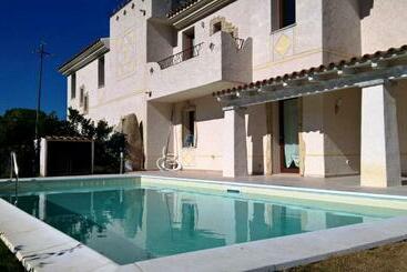 بنسيون Santeodoro Exclusive Rooms   Castle Holidays