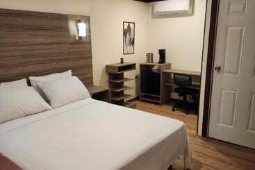 Pit Stop Hostel