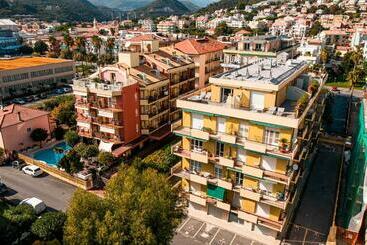 شقة فندقية Ligure Residence Appartamenti Per Vacanze