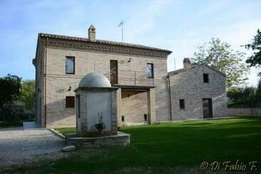 مبيت وإفطار L  Antico Pozzo Country House