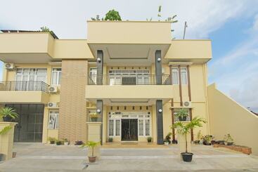 בית מלון כפרי Utama Residence