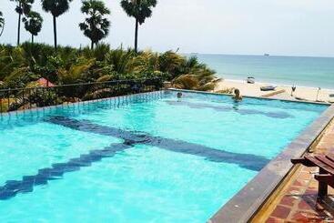 ホテル Resort Maya Beach