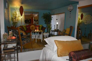 پانسیون Enchanted Escape