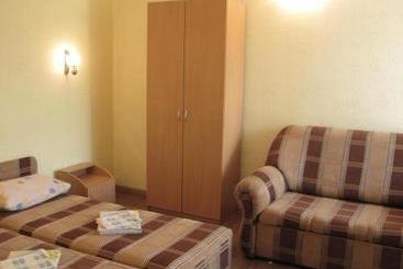 تختخواب و صبحانه Guest House Comfort