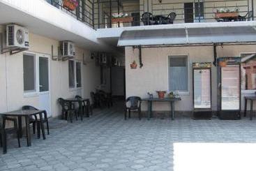 تختخواب و صبحانه Guest House Comfort