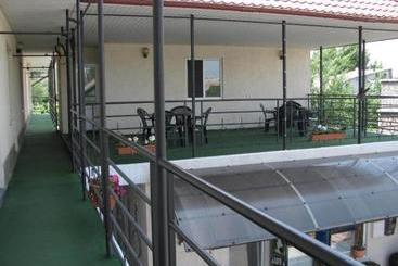 تختخواب و صبحانه Guest House Comfort
