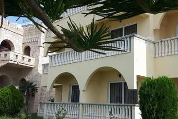 בית מלון כפרי Castle