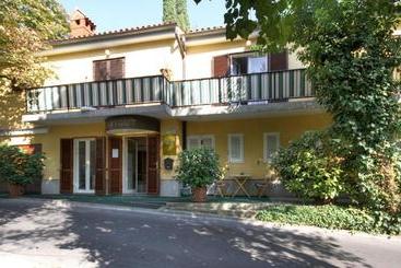 Forgotten Garden Apartments And Rooms