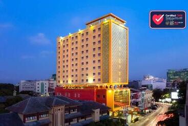 בית מלון כפרי Best Western Plus Makassar Beach